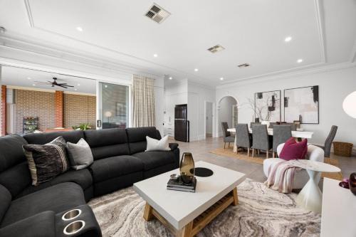 Aurora House - Heritage-style meets City Convenience