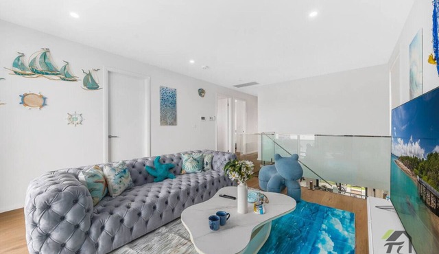 Austral Five-bedroom, Two-story Detached House