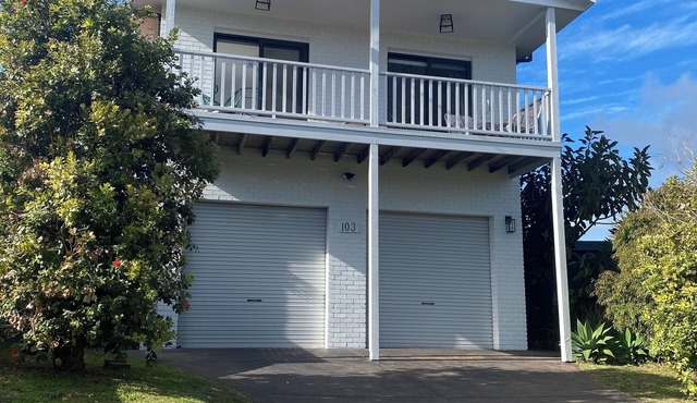 Avenues Getaway ~ King beds, pet friendly and loved by guests