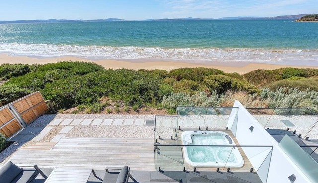 Award-winning beachfront luxury in Cremorne