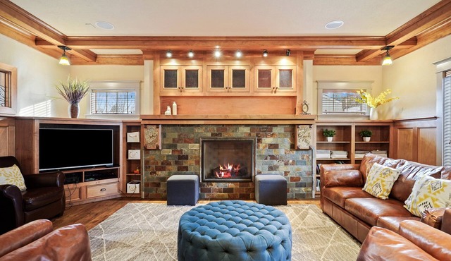 Awbrey - Amazing! Steps to Downtown & River, Gorgeous, Newer, A/C in Bend
