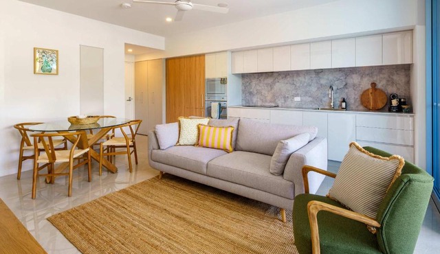 Azzure Beachside Retreat with Pool Gym and Steam Room