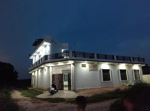 B D House in Rāe Bareli
