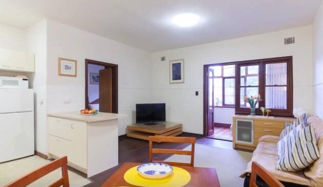 B3 Crawley/Nedlands Apartment 1 BRM + Sleepout - 2min walk to UWA