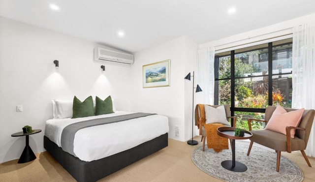 Balmain Retreat - 2BR + Study in Sydney