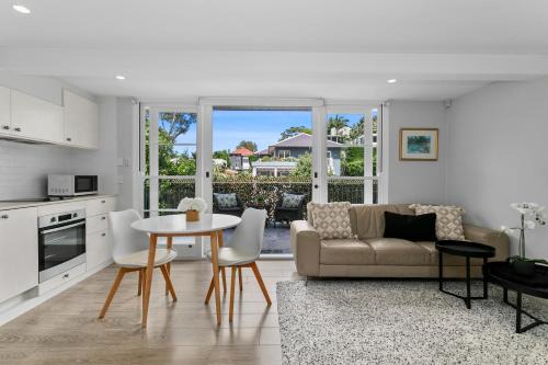 Balmoral Cabana - large terrace & 150m to beach