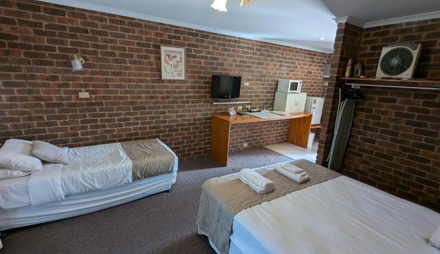 Barham Colonial Motel