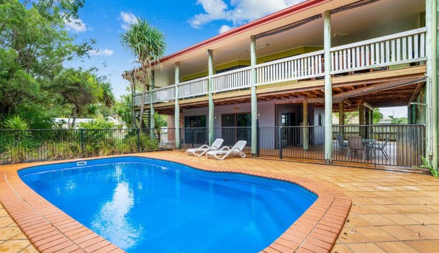 Barnys Rainbow Beach