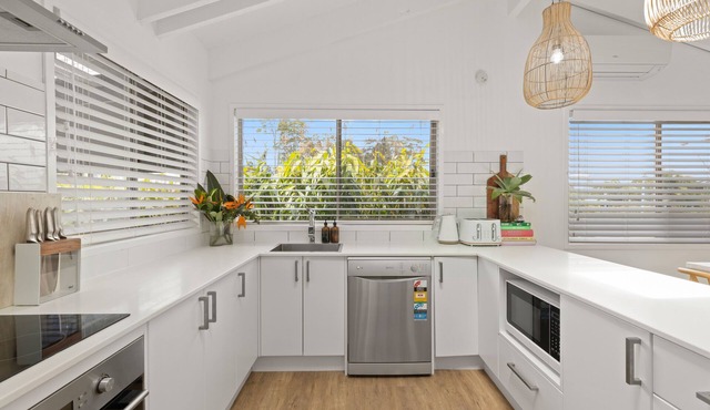 Basin Abode - Water views & pet friendly