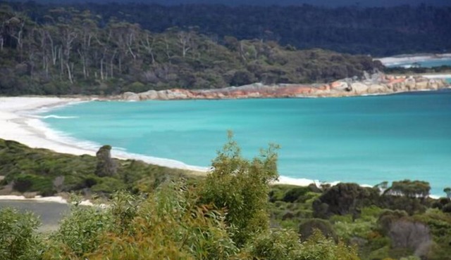 BAY OF FIRES BEACH SHACK Modern House@ Binalong Bay