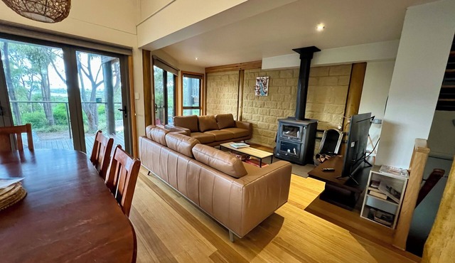 BAY OF FIRES SEACRET Beach House in private bush acreage, with ocean views