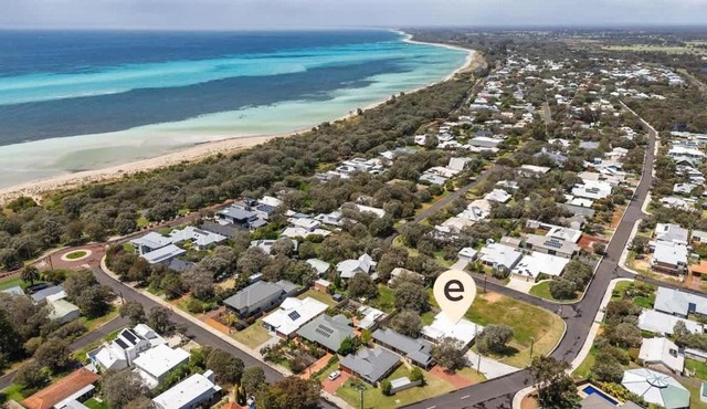 Bayside - Serene Haven near the Town Centre and Beach
