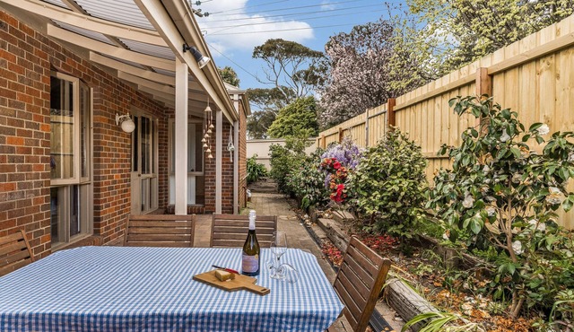 Bayside walks and local beach access, in the heart of the Bellarine and wineries