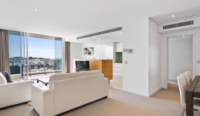 Bayview 701 - 2 Bedroom Apartment