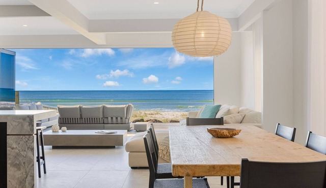 Beach Break on Jefferson . 3 bedroom Beachfront Holiday home with Linen and Wifi included