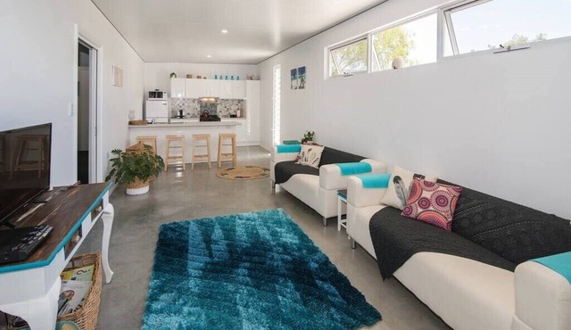 Beach Bum Bungalow 2- WIFI, Short walk to the beach
