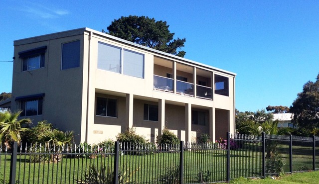 Beach Escape with Ocean at your doorstep! Private, in beautiful natural setting.