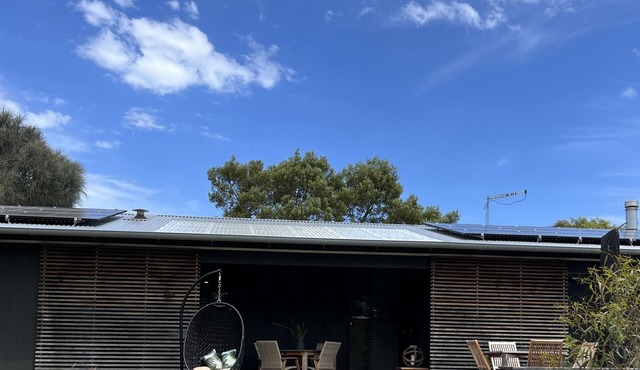 Beach house at Flinders - minutes from the beach and the village.
