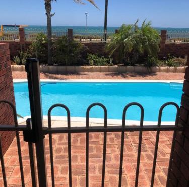 Beach House Opposite Ocean 4 Bed 2 Bathroom with pool