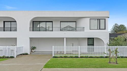Beach Retreat By Bobe