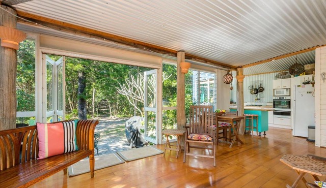 Beachcombers Cottage - beachfront pet retreat in Suffolk Park