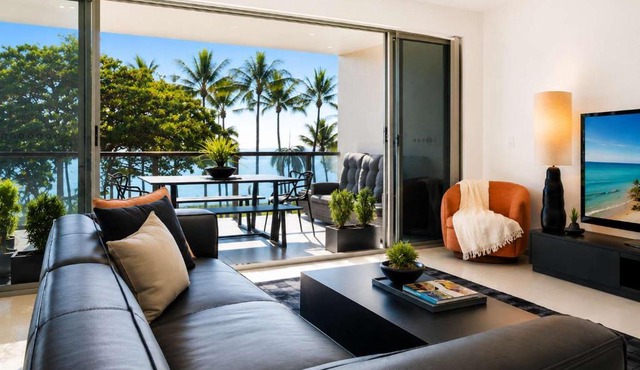 Beachfront 3BR Apartment on The Strand, Pool & Parking