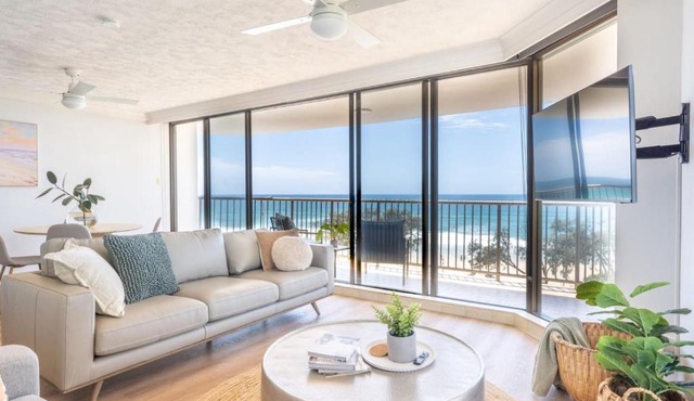 Beachfront Bliss 2 bed 2 bath Stunning Ocean views in Gold Coast