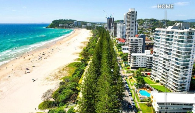 Beachfront Burleigh Getaway!