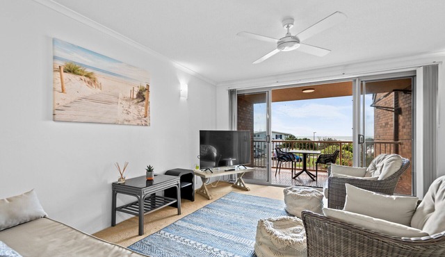 Beachfront Coastal 2BR Retreat w/Balcon