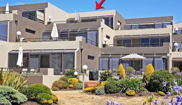 Beachfront Esplanade Apartment 12-20 Ocean Views