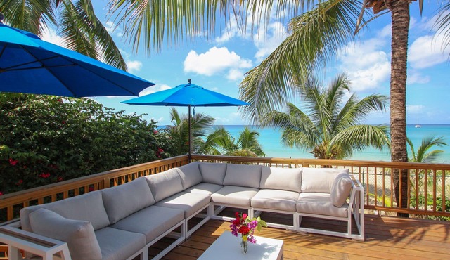 Beachfront Getaway on Perfect Beach - Chateau Monique (3 bed) in Lower Carlton