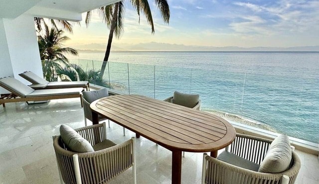 Beachfront Luxury Condo - Steps from the Ocean in Bucerías