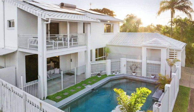 Beachfront Luxury Villa & Pool
