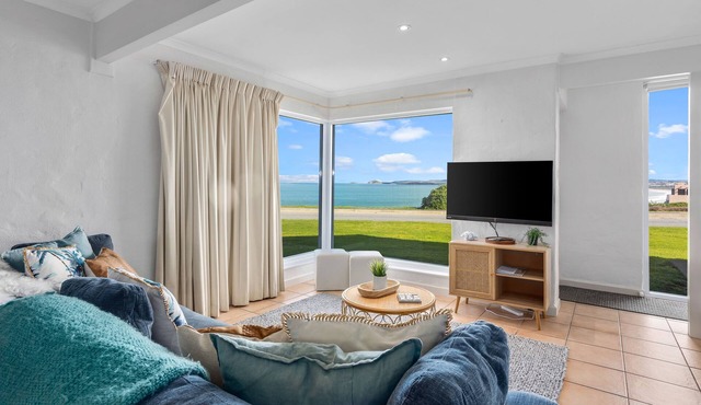 Beachfront South Seas 2 Port Elliot w/views of Knights Beach