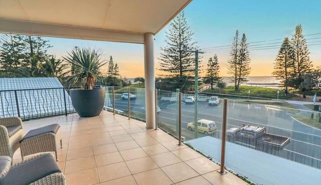 Beachfront with pool, ocean views and pet friendly