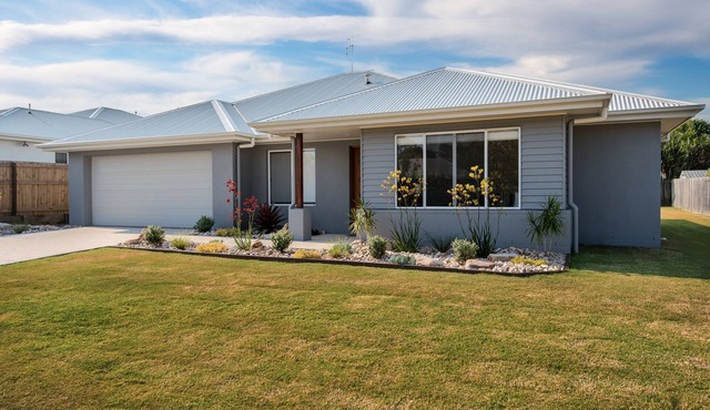Beachside bliss in NEW house with huge backyard