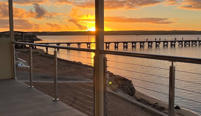 Beachside & Jetty View Apt 5 (Harbour Master) New Large Balcony by April26