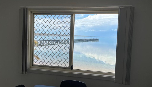 Beachside & Jetty View 7 - Sea Eagle Nest Apartment