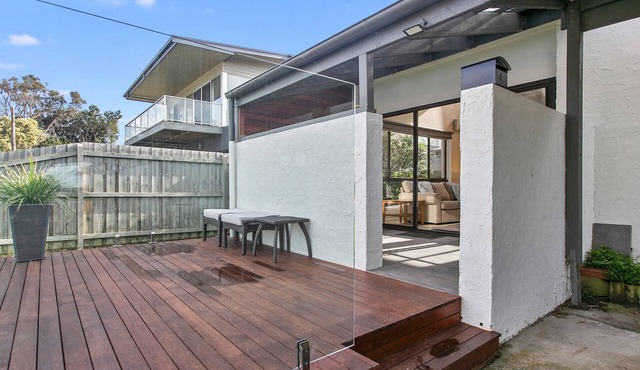 Beachside Villa - Free WIFI & Pets Welcome