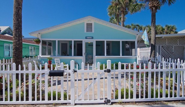 Beachy Cottage by the sea in Jacksonville Beach
