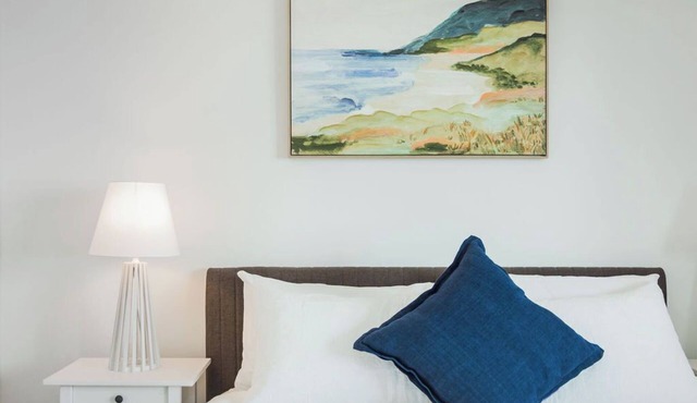 Beautiful 3 bed, 2 bath, located opposite historical Vancouver Arts Centre