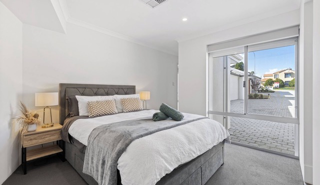 Beautiful 3x2 home near Vic Park, Curtin & CBD