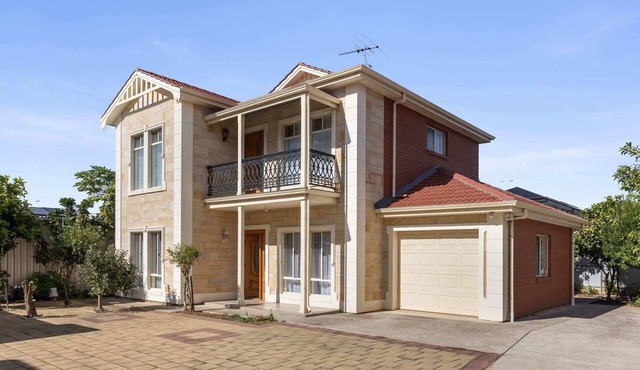 Beautiful 4 Bedroom Home Near Marion & Flinders