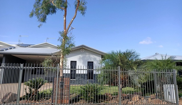 Beautiful Modern House near Darwin (20min)