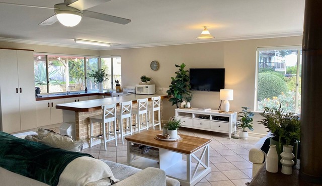 Beautiful Ocean Views , Internet & Smart TV