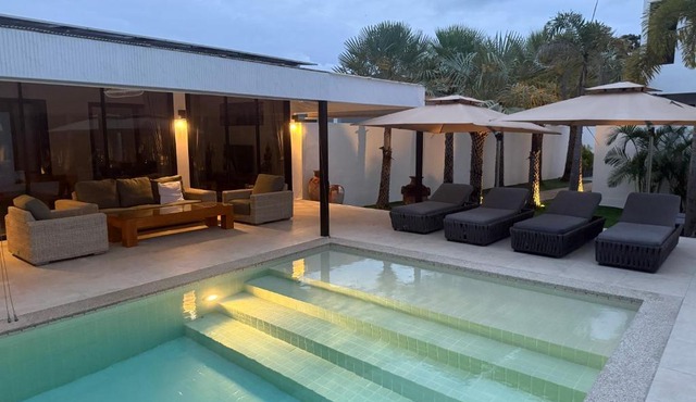 Beautiful private 4 bedroom villa with pool and gym in Rawai Beach