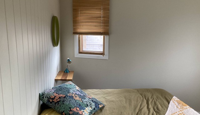 Beautiful, quiet well-lit room in Preston with breakfast included!