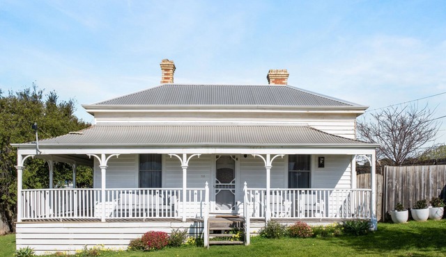 Beautiful Victorian Home With Amazing Views and Centrally Located