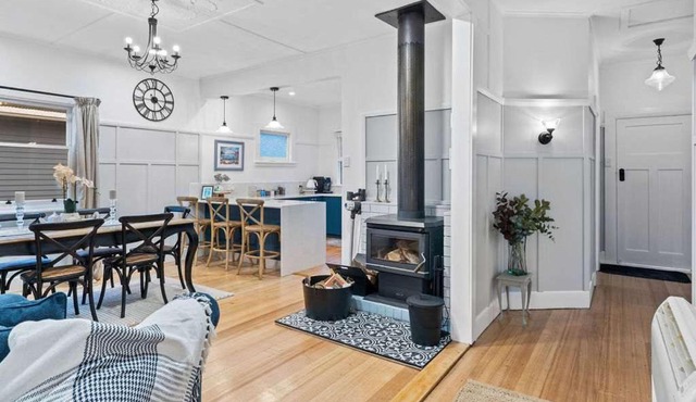 Beautifully Renovated Retreat Modern Comfort with Outdoor Entertaining