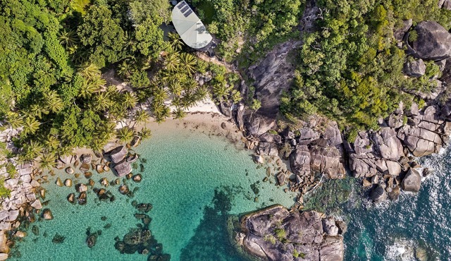Bedarra Island. Doorila beach: Perfect for family & friends for a beach holiday